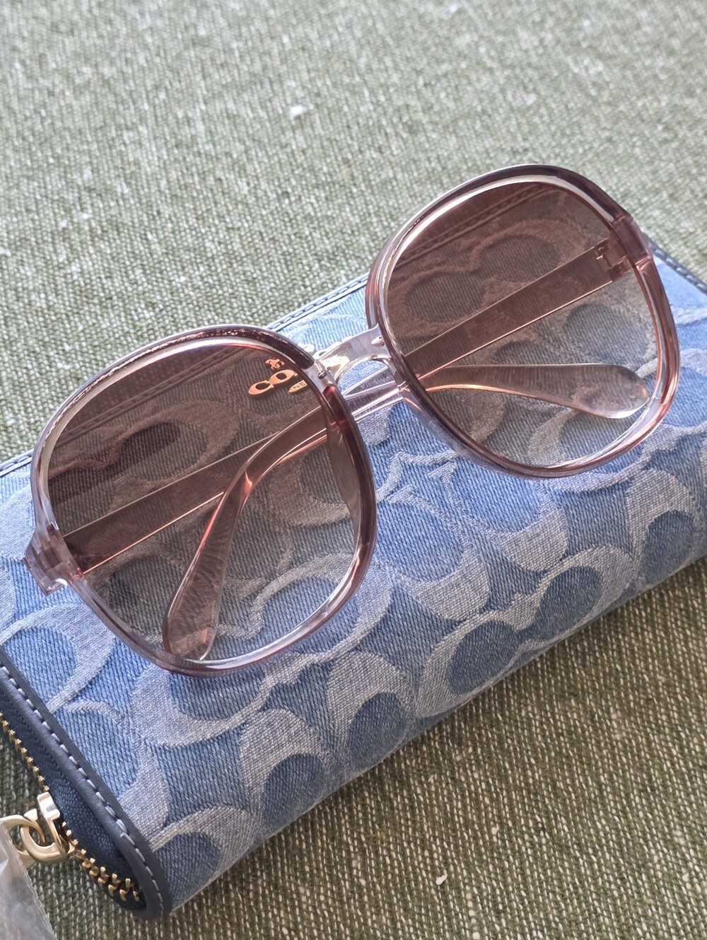 Fashion Big Box Sunglasses - Picture 2 of 5